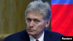 «Зачекаємо. Там, мабуть, діалог триває, якісь контакти продовжуватимуться. Поки ми нічого офіційно не отримували», – сказаі Пєсков