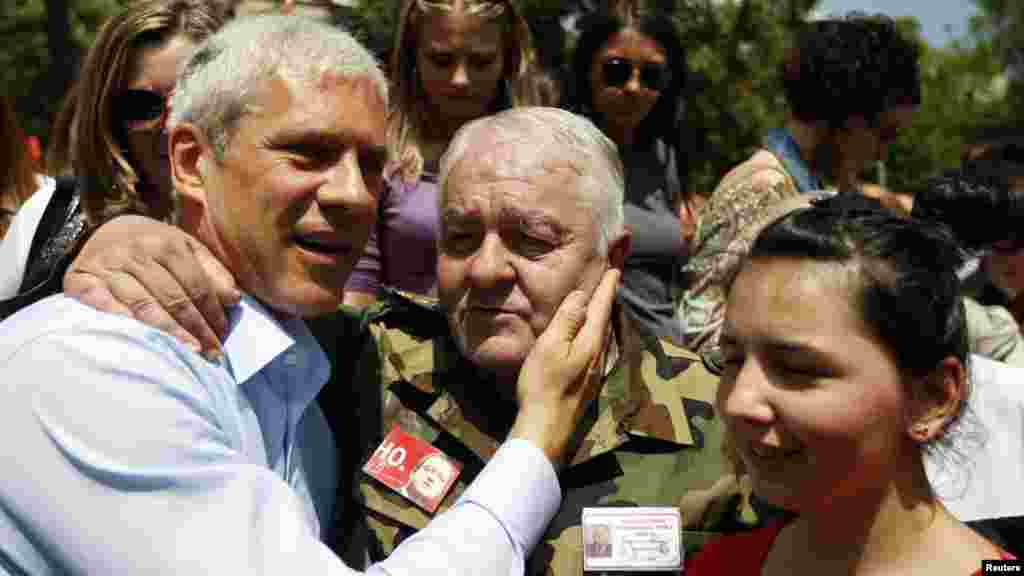 Srbija - Boris Tadić, posjetio je glasače u Prokuplju, 10. maj 2012. Foto: Reuters / Marko Đurica 
