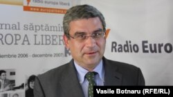 Teodor Baconschi în studioul Europei Libere la Chișinău