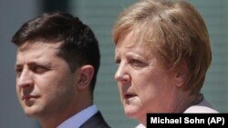 German Chancellor Angela Merkel (right) with Ukrainian President Volodymyr Zelensky in Berlin on June 18. 