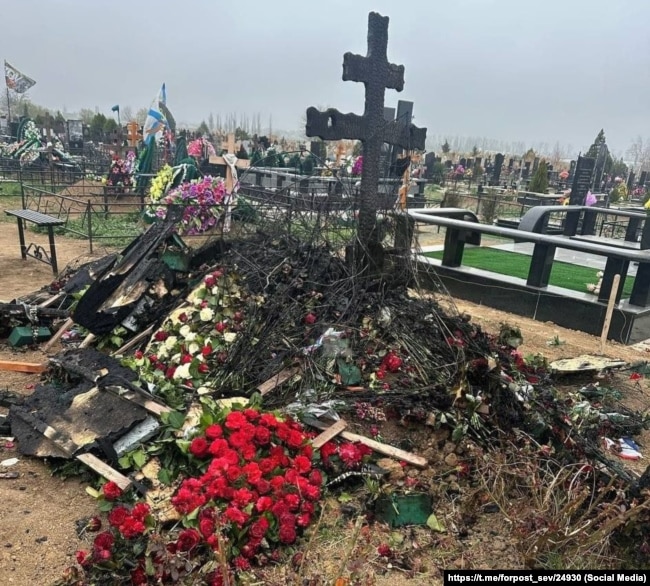 Спалена могила військового кореспондента РФ з Криму Олександра Федорчака