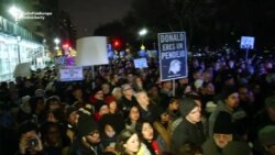 Mii de protestatari la New York, în ajunul învestirii lui Trump