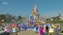 "Disneyland" 25 illiyini belə qeyd edir
