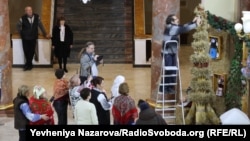 Через безпекову ситуацію дідух вирішили не ставити на відкритому повітрі, його можна побачит в одному з театрів Запоріжжя