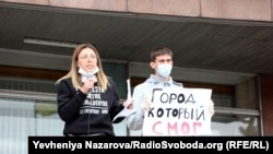 Олеся Крамаренко під час акції за чисте повітря у Запоріжжі, 19 вересня 2010 року