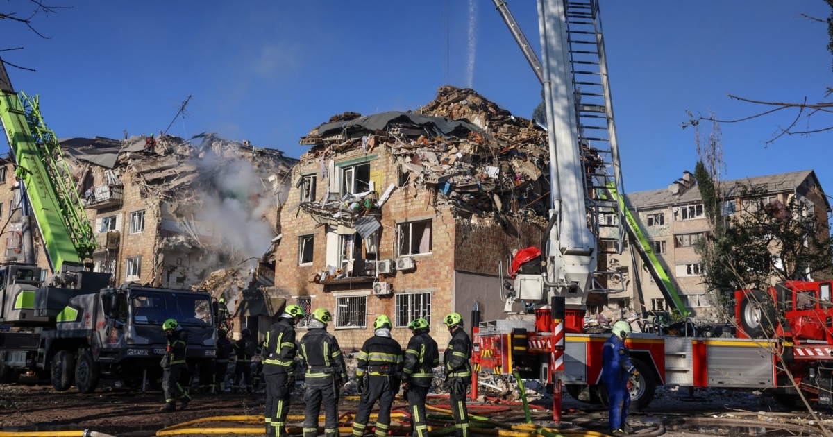 Сред отломки, багери и спасители Микола е щастлив, че е