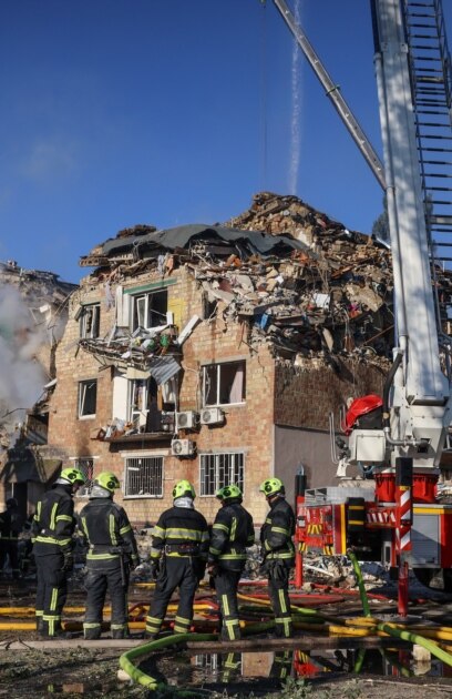 Сред отломки багери и спасители Микола е щастлив че е