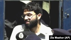 Ahmed Omar Saeed Şeýh 2002-nji ýylda žurnalist Daniel Pearlyň alnyp gaçylmagy we öldürilmegi bilen ilteşikli roly boýunça ölüm jezasyna höküm edilipdi.