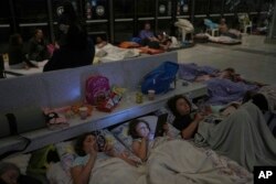 Sklonište u podzemnoj metro stanici u Ramat Ganu, kod Tel Aviva, 17. juni 2025.