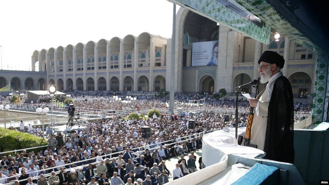 Ali Khamenei a ținut prima rugăciune publică din ultimii cinci ani în care a vorbit și despre conflictul cu Israelul.