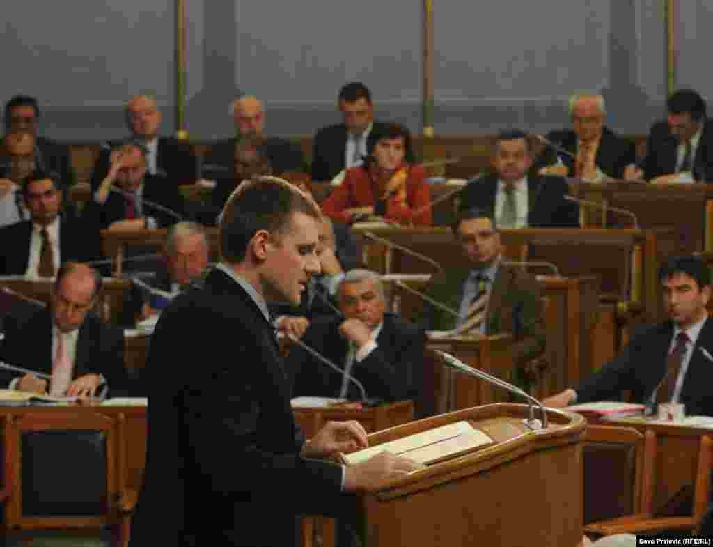 Crna Gora - Premijer Igor Lukšić imao je svoj prvi ¨premijerski sat¨, gdje je odgovarao na poslanička pitanja koja su se odnosila na krupne teme – borbu protiv organizovanog kriminala, odnosima sa zemljama u regionu i predstojećem popisu stanovništva u CG, 15.03.2011. Foto: Savo Prelević 