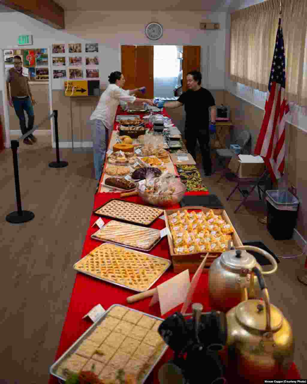 Өстәл ризыктан сыгылып торды