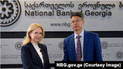 საქართველოს ეროვნული ბანკის პრეზიდენტი (მარცხნივ) და CIPS-ის პრეზიდენტი