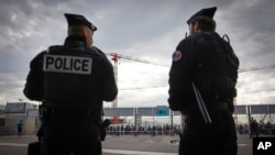 Polițiști francezi la Stade de France, lângă Paris (imagine de arhivă). 