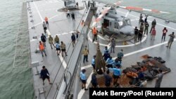 از میان ۱۶۲ سرنشین، تا کنون جسد ۴۶ نفر پیدا شده است