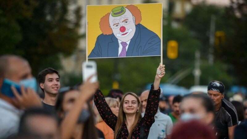 Демонстрантите пред Собрание ќе ја чекаат интерпелацијата на Борисов