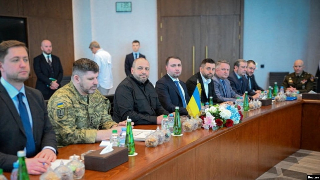 Секретар РНБО України Рустем Умеров та інші члени української делегації беруть участь у тристоронніх переговорах між США, Росією та Україною в Абу-Дабі, Об'єднані Арабські Емірати, 4 лютого 2026 року