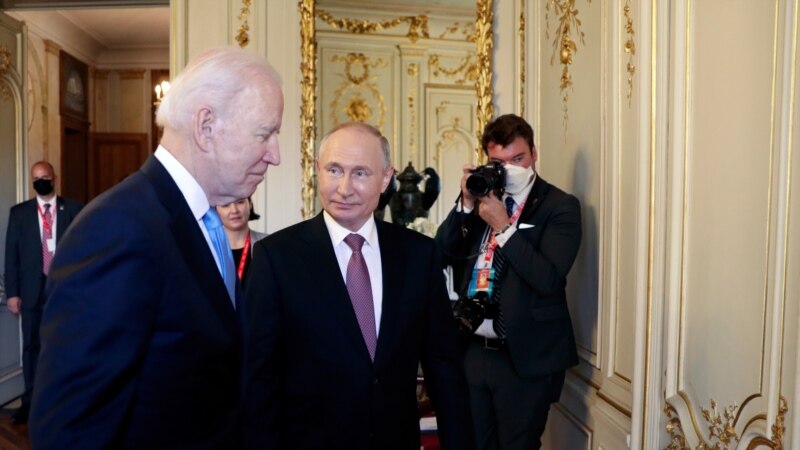 На средбата со Путин, Бајден го покрена и прашањето за РСЕ како „странски агент“