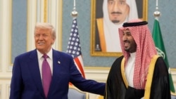 Президент США Дональд Трамп и наследный принц Саудовской Аравии Мухаммед бин Салман во время встречи в Королевском дворце в Эр-Рияде. 13 мая 2025 года