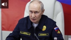 Владимир Путин на крейсере "Варяг", участвующем в учениях Тихоокеанского военно-морского флота России в районе Южно-Сахалинска. 12 августа в 2026 года 