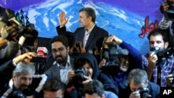 Мурдагы президент Махмуд Ахмадинежад да электен өтпөй калды.