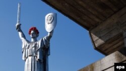 Манумэнт Маці-Радзімы ў Кіеве