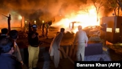 Police and firefighters arrive at the scene of an explosion at a five-star hotel in Quetta, the capital of southwestern Balochistan Province, on April 21.