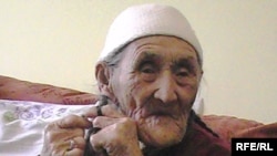 105-летняя Бурыш Даулетова. Актобе, март 2010 года.