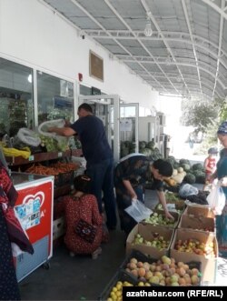 Prices of everyday goods have risen in Turkmenistan's bazaars in recent years.