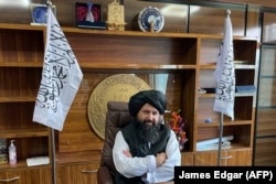 Comandantul taliban Mullah Neda Mohammad, în timpul unui interviu cu AFP, în biroul său din Jalalabad, 5 septembrie 2021.