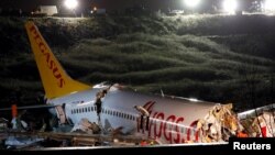 Pegasus Airlines şirkətinin Boeing 737-86J təyyarəsi qəzadan sonra
