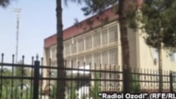 Марде, ки ба додраси Панҷ бо табар ҳамла кард, 15 сол зиндонӣ шуд