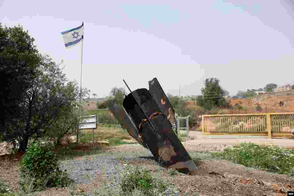 The tail of an Iranian ballistic missile landed in Shadmot Mehola, an Israeli settlement in the West Bank. Iran launched a fresh barrage of missiles targeting Israel, with projectiles and intercepted debris falling across the West Bank on April 4.