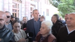 Ճանապարհները փակելու ենք, եթե հարցին լուծում չտրվի. բեռնատարների վարորդները կրկին կառավարության շենքի առջև էին