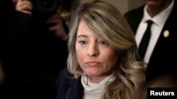 Ministrul canadian de Externe, Melanie Joly, spune că lucrează atât pentru prevenirea taxelor dar și la posibile răspunsuri la politicile lui Donald Trump.