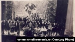 Spectacol UTC la Piatra Neamț, 1946. Sursa: comunismulinromania.ro (MNIR)