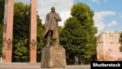 Пам’ятник Степанові Бандері у Львові. Липень 2015 року (©Shutterstock)
