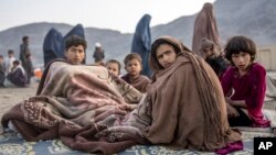 کودکان و زنان مهاجر افغان که از پاکستان به افغانستان برگشته اند