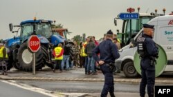 Під час акції протесту на шосе A16 із вимогою ліквідувати табір мігрантів, відомий як «Джунглі», 5 вересня 2016 року