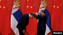 Kineski predsednik Si Đinping odlikovao je predsednika Srbije Aleksandra Vučića Ordenom prijateljstva, najvišim kineskim državnim odlikovanjem za strane državljane, u Pekingu, Kina, 25. maja 2026.