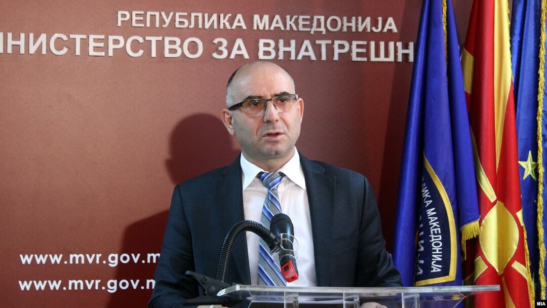 Митко Чавков на прес - конференција додека беше министер за внатрешни работи. 