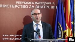 Митко Чавков на прес - конференција додека беше министер за внатрешни работи. 