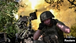 Український військовий веде вогонь із самохідної гаубиці CAESAR по російських військах, Дніпропетровська область, червень 2026 року