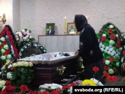 Разьвітаньне зь Вітольдам Ашуркам у яго роднай Бярозаўцы, архіўнае фота