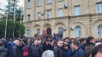 Протестиращи от опозицията в подкрепяния от Москва отцепнически грузински регион