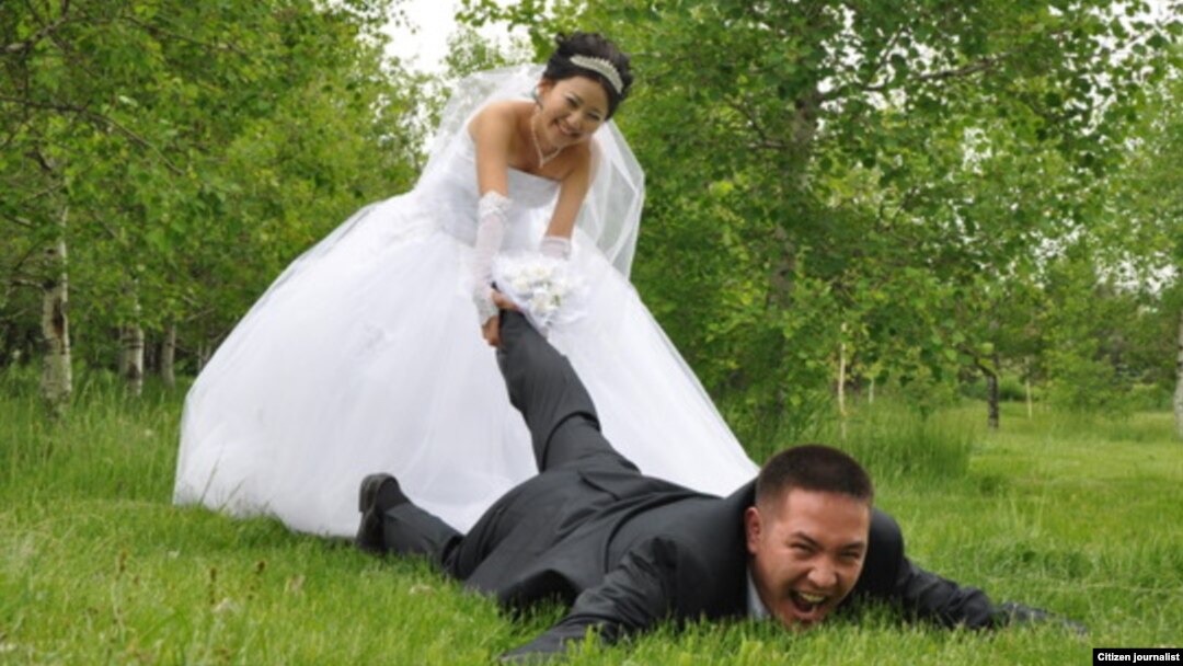 Пенисесі бар жалаңаш еркектердің фотолары Пенисесі бар жалаңаш еркектердің фотолары