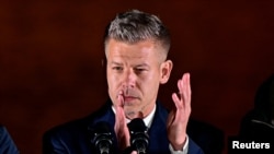 پیتر مجیار، رهبر اپوزیسیون هنگری