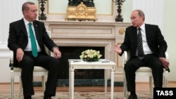 Түркия президенті Режеп Тайып Ердоған (сол жақта) және Ресей президенті Владимир Путин. Мәскеу, 23 қыркүйек 2015 жыл.