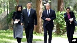 Predsednik Kine Si Đinping s nemačkim kancelarom Olafom Šolcom koji je posle sastanka rekao da su se dogovorili da "intenzivno i pozitivno koordiniraju" na promovisanju konferencije o Ukrajini, 16. april 2024.