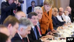 Türkiýe bilen Ýewropa Bileleşiginiň resmileri.